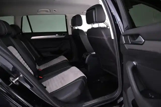 Musta Farmari, Volkswagen Passat – IOK-871