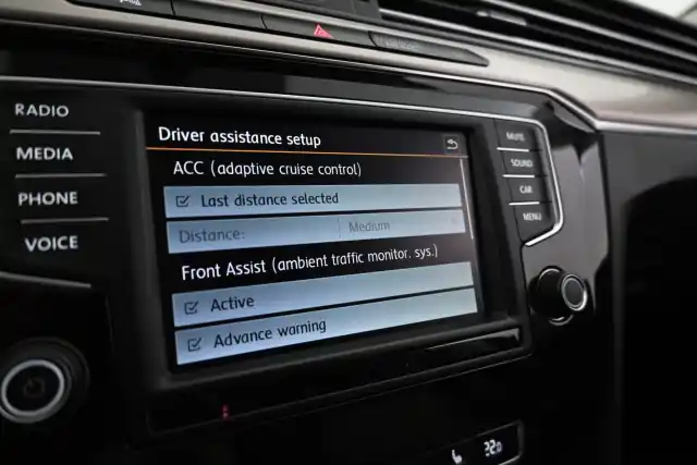 Musta Farmari, Volkswagen Passat – IOK-871