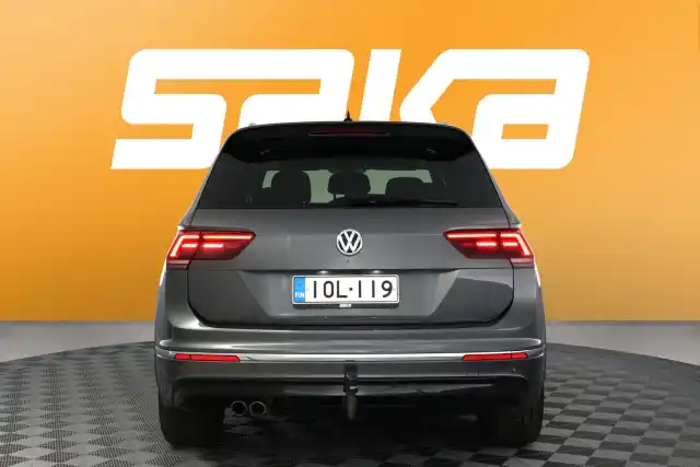 Harmaa Maastoauto, Volkswagen Tiguan – IOL-119