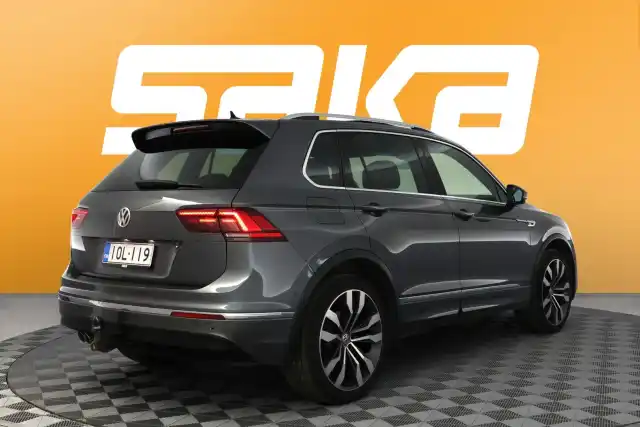 Harmaa Maastoauto, Volkswagen Tiguan – IOL-119