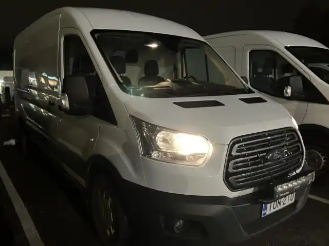 Valkoinen Pakettiauto, Ford Transit – ION-210