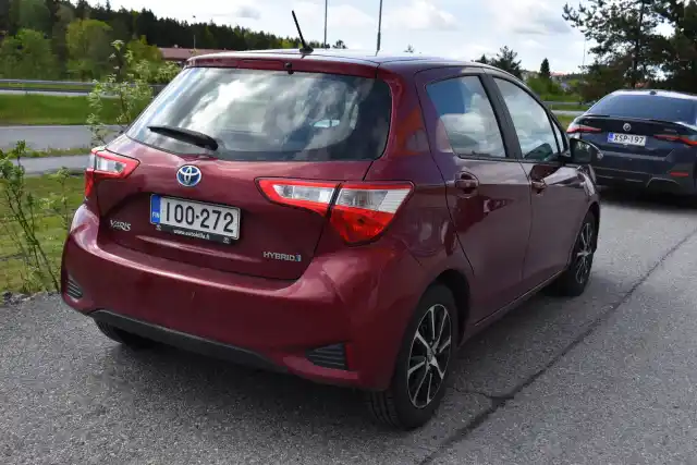 Punainen Viistoperä, Toyota Yaris – IOO-272