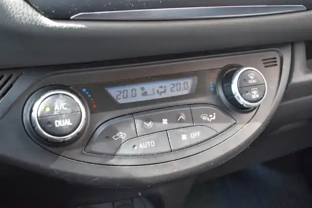 Punainen Viistoperä, Toyota Yaris – IOO-272