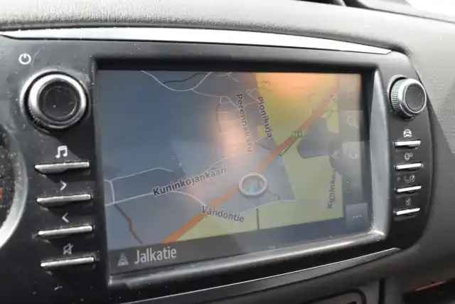 Punainen Viistoperä, Toyota Yaris – IOO-272