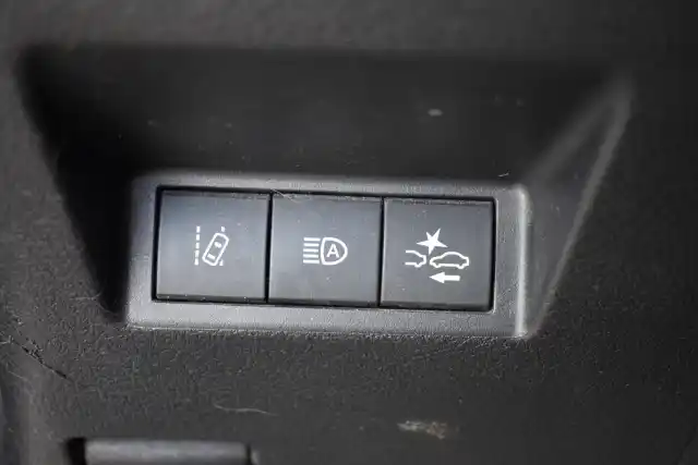 Punainen Viistoperä, Toyota Yaris – IOO-272