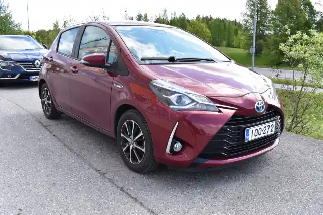 Punainen Viistoperä, Toyota Yaris – IOO-272