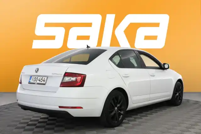 Valkoinen Viistoperä, Skoda Octavia – IOO-454