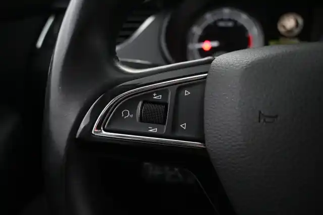 Valkoinen Viistoperä, Skoda Octavia – IOO-454