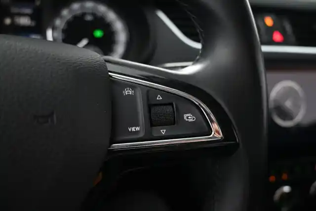 Valkoinen Viistoperä, Skoda Octavia – IOO-454