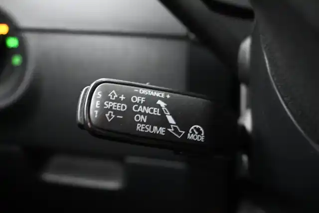 Valkoinen Viistoperä, Skoda Octavia – IOO-454