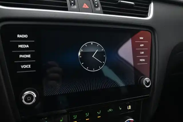 Valkoinen Viistoperä, Skoda Octavia – IOO-454