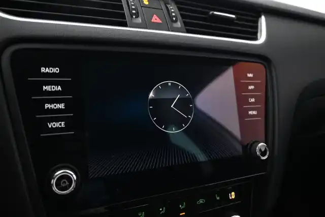 Valkoinen Viistoperä, Skoda Octavia – IOO-454