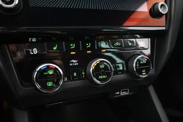 Valkoinen Viistoperä, Skoda Octavia – IOO-454