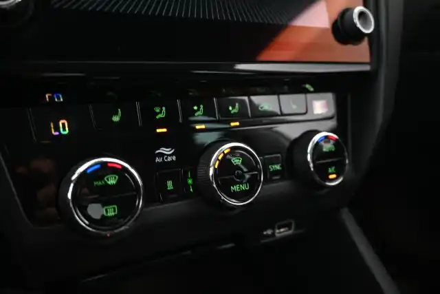 Valkoinen Viistoperä, Skoda Octavia – IOO-454