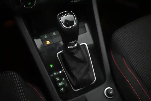 Valkoinen Viistoperä, Skoda Octavia – IOO-454
