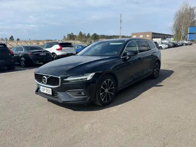 Musta Farmari, Volvo V60 – IOP-352