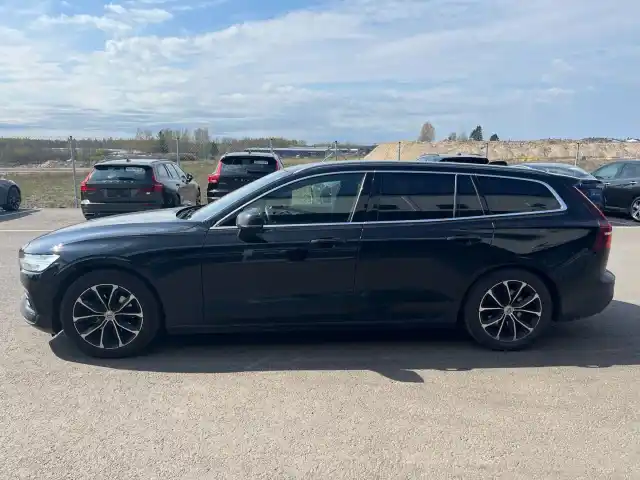 Musta Farmari, Volvo V60 – IOP-352