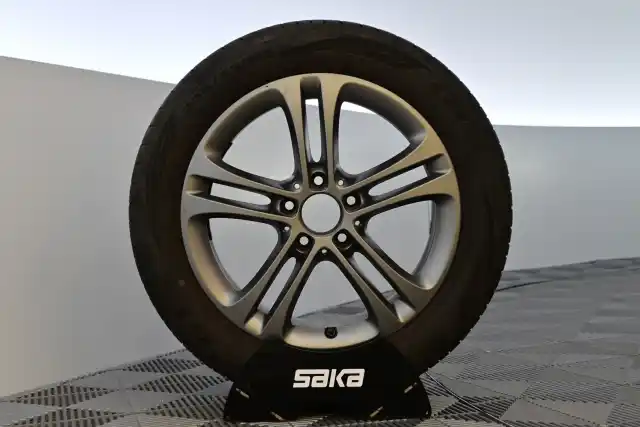 Valkoinen Viistoperä, Mercedes-Benz A – IOP-475