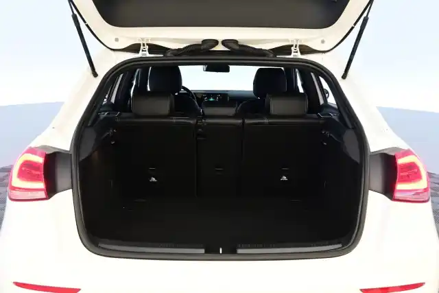 Valkoinen Viistoperä, Mercedes-Benz A – IOP-475