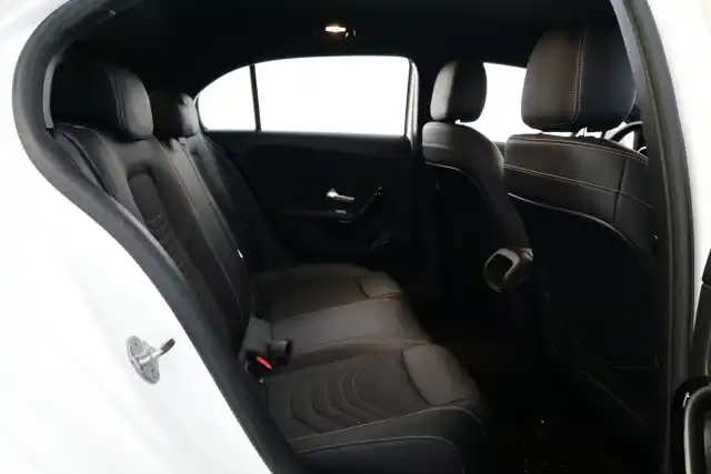 Valkoinen Viistoperä, Mercedes-Benz A – IOP-475