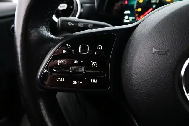 Valkoinen Viistoperä, Mercedes-Benz A – IOP-475