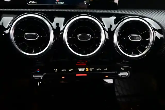 Valkoinen Viistoperä, Mercedes-Benz A – IOP-475