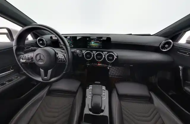 Valkoinen Viistoperä, Mercedes-Benz A – IOP-475