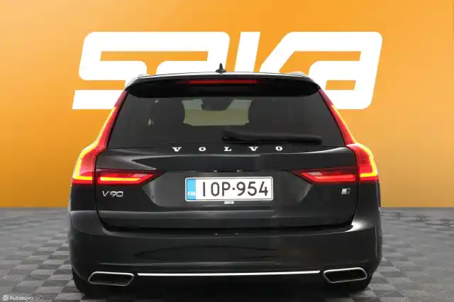 Musta Farmari, Volvo V90 – IOP-954