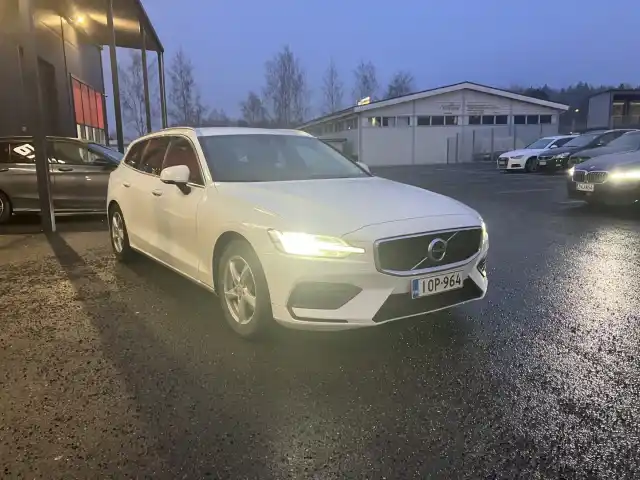 Valkoinen Farmari, Volvo V60 – IOP-964