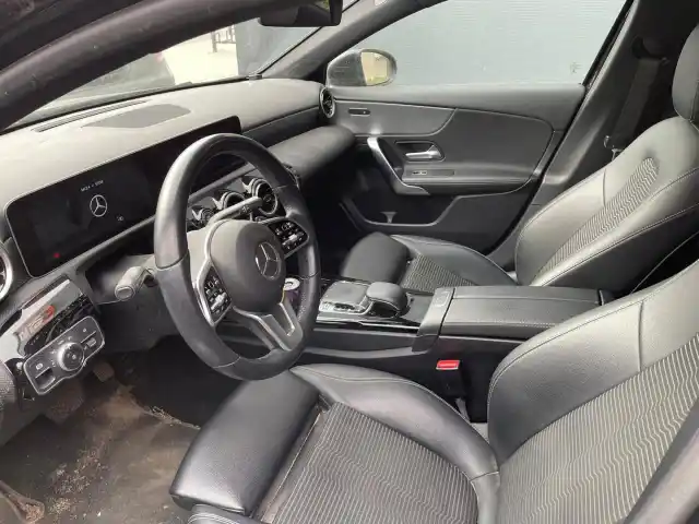 Musta Sedan, Mercedes-Benz A – IOS-489