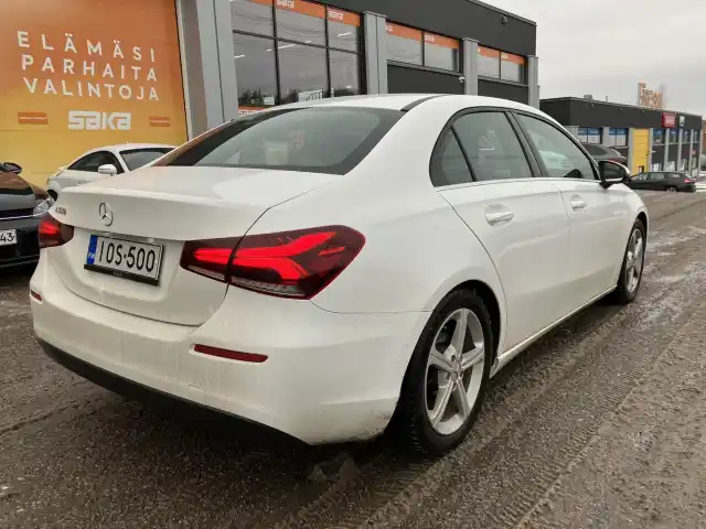 Valkoinen Sedan, Mercedes-Benz A – IOS-500