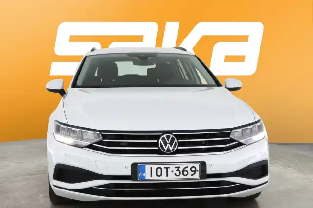 Valkoinen Farmari, Volkswagen Passat – IOT-369