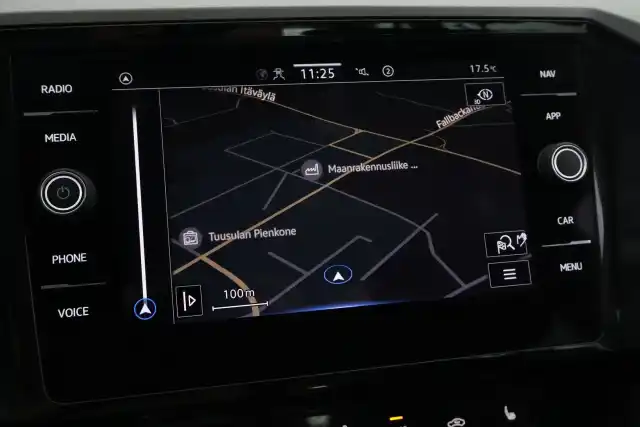 Valkoinen Farmari, Volkswagen Passat – IOT-369