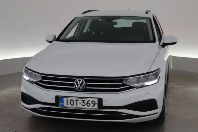 Valkoinen Farmari, Volkswagen Passat – IOT-369