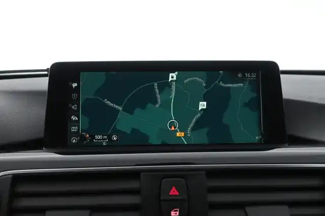 Valkoinen Sedan, BMW 330 – IOT-441