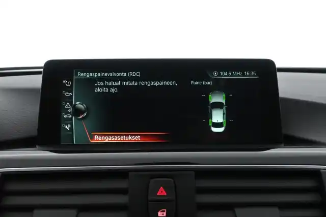 Valkoinen Sedan, BMW 330 – IOT-441