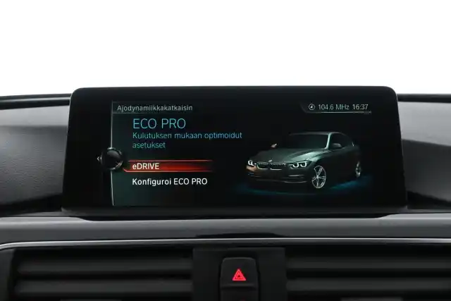 Valkoinen Sedan, BMW 330 – IOT-441