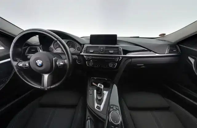 Valkoinen Sedan, BMW 330 – IOT-441