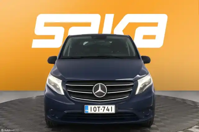 Sininen Pakettiauto, Mercedes-Benz Vito – IOT-741