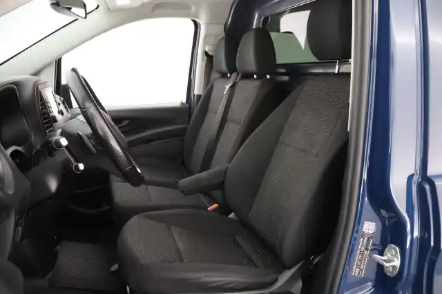 Sininen Pakettiauto, Mercedes-Benz Vito – IOT-741