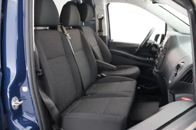 Sininen Pakettiauto, Mercedes-Benz Vito – IOT-741