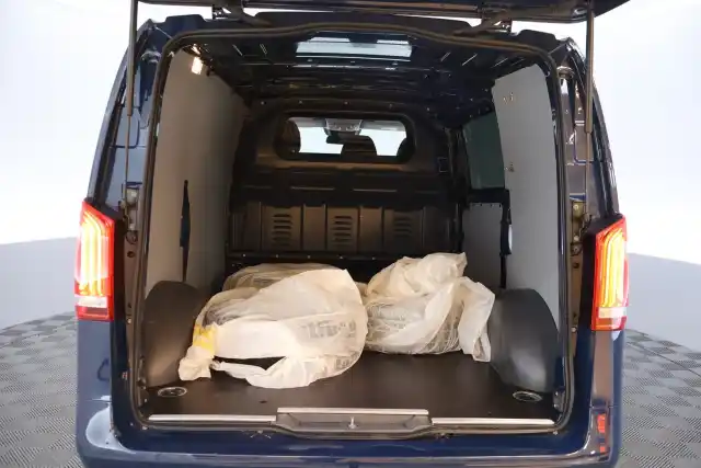 Sininen Pakettiauto, Mercedes-Benz Vito – IOT-741