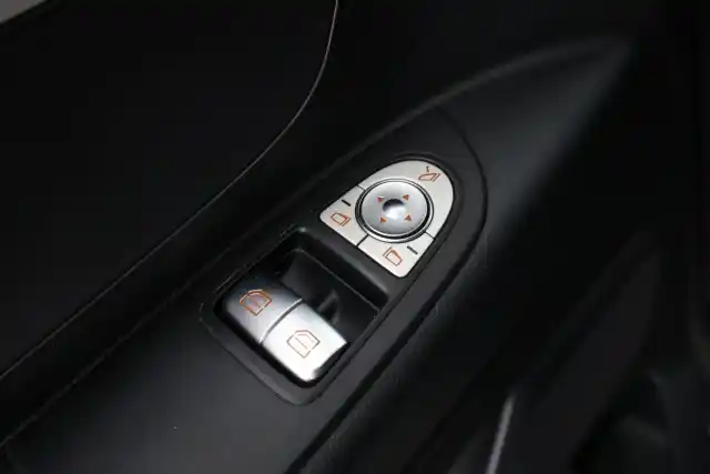 Sininen Pakettiauto, Mercedes-Benz Vito – IOT-741