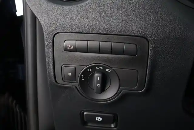 Sininen Pakettiauto, Mercedes-Benz Vito – IOT-741