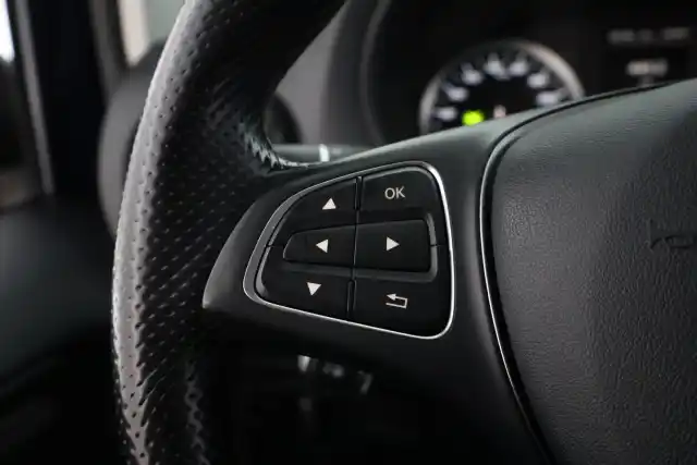 Sininen Pakettiauto, Mercedes-Benz Vito – IOT-741