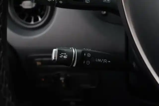 Sininen Pakettiauto, Mercedes-Benz Vito – IOT-741