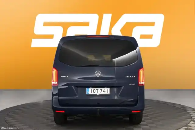 Sininen Pakettiauto, Mercedes-Benz Vito – IOT-741