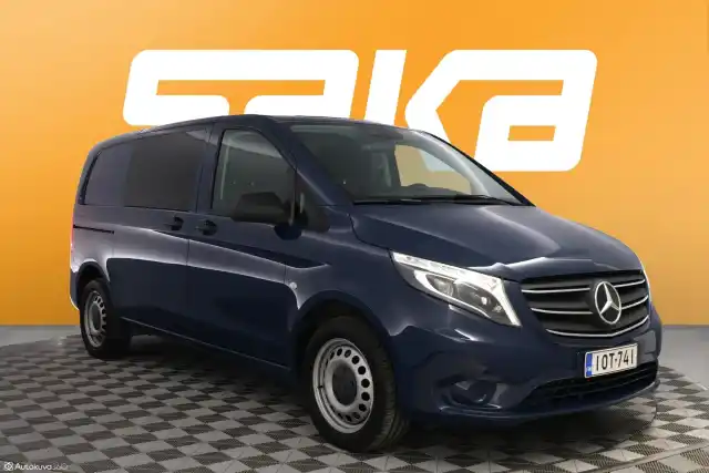 Sininen Pakettiauto, Mercedes-Benz Vito – IOT-741