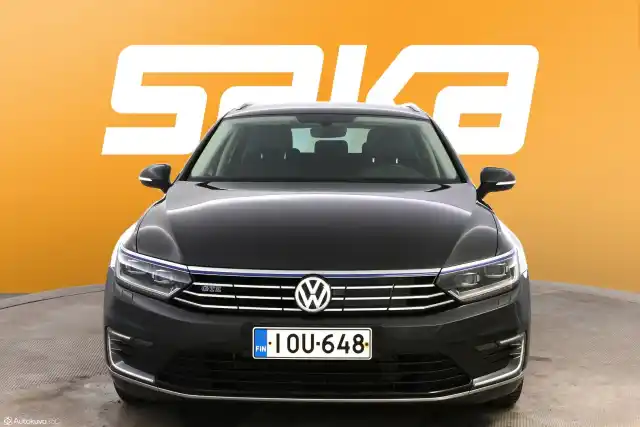 Harmaa Farmari, Volkswagen Passat – IOU-648