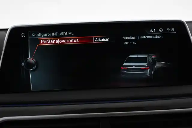 Harmaa Sedan, BMW 730 – IOU-700